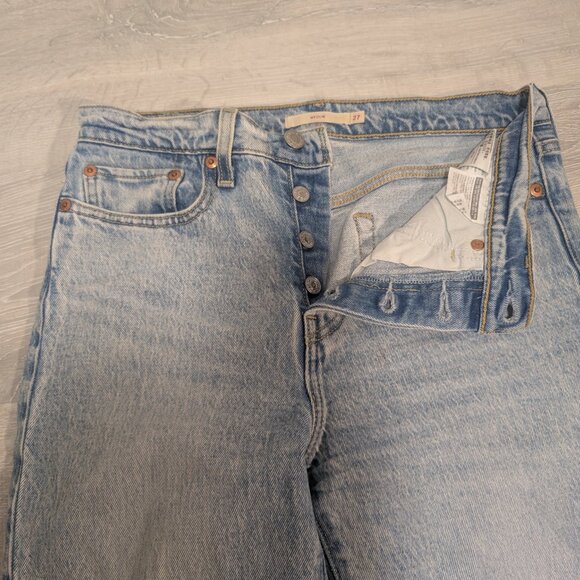 Levi's Light Wash Jeans - Picture 3 of 8